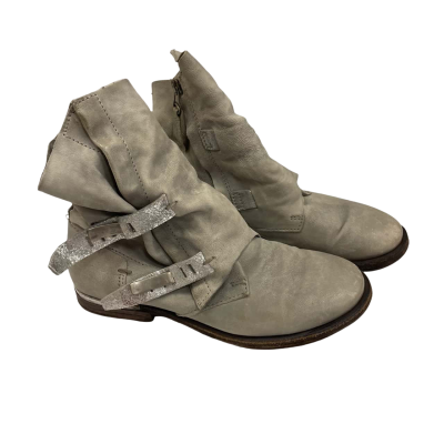 A.S.9.8. Womens  Size 37 Grey 