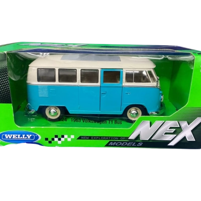 We’ll. 1:24 scale 1962 VW T1 Kombi bus. In box. 