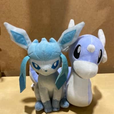 Pokémon Glaceon & Dratini Toys 