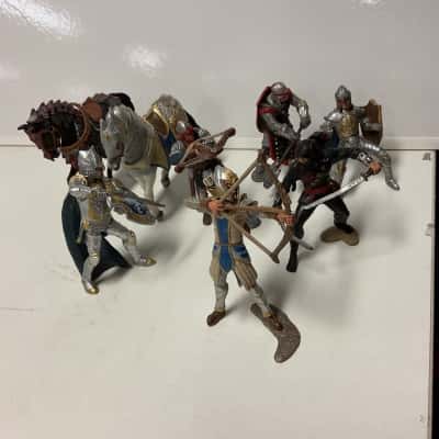 Schleich and Papo medieval horses x2 and knights x 6