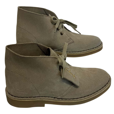 Clarks Womens Beige Desert Boot Size 5.5 