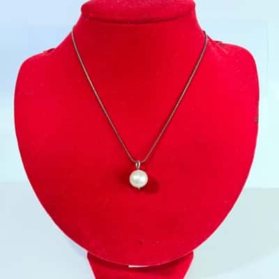 925 Marked Necklace wi/ Pearl-look Pendant 
