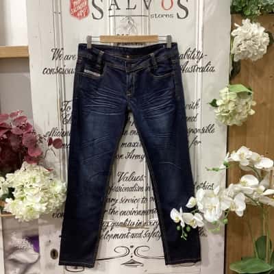 Diesel Brand! CULT CLASSIC LABEL GIANTS! MADE IN MOROCCO! Womens  Size 30 Distressed Jeans / Straight Leg Jeans Navy Blue 