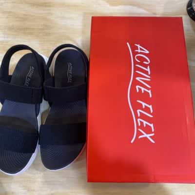 Active flex Womens  Size 38 Black  / White 