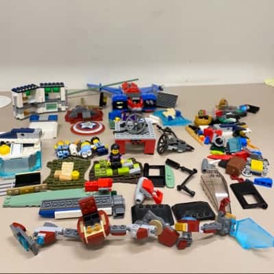 LEGO- THE GREATEST SHOWBAG ON EARTH