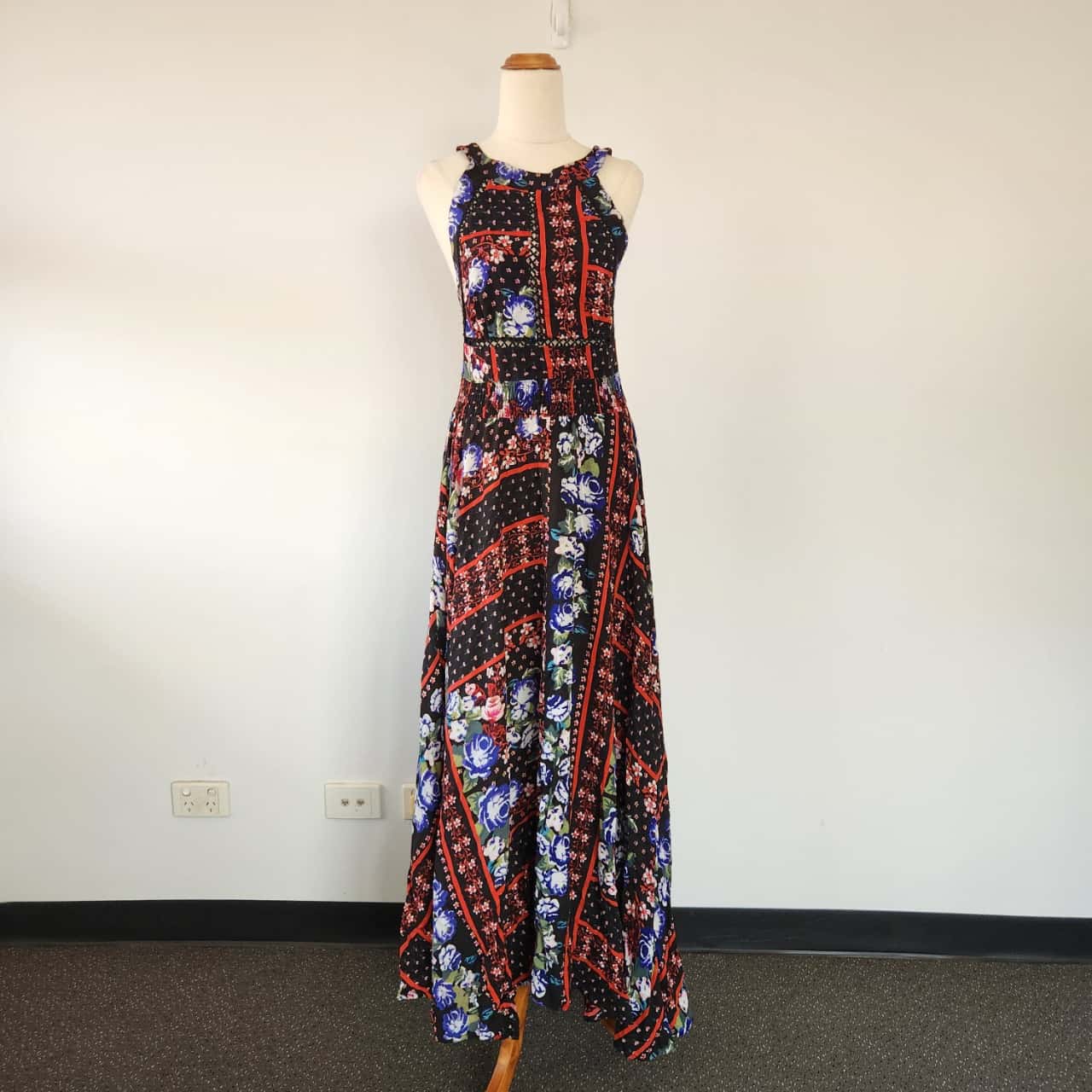 Jaase Black Pattern Roses Maxi Halter Neck Dress Size 10 / M(s)