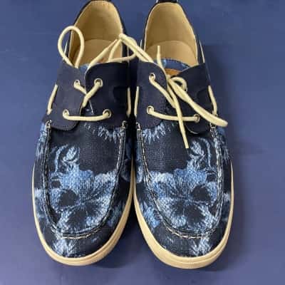 Tommy Bahama Mens  Size 10.5 Blue Boat Shoes