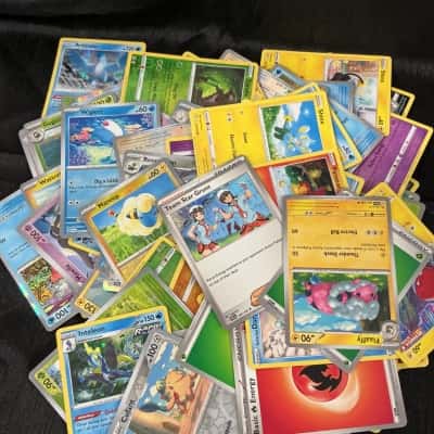 100 x Pokémon cards
