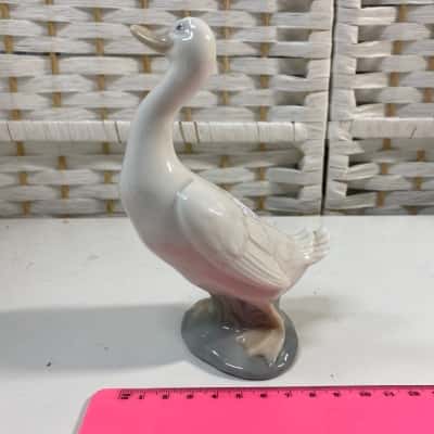 Lladro/Nao Goose Figurine Hand made Porcelain - made Valencia Spain