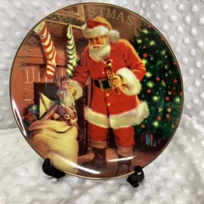 Vintage Avon Christmas collector's plate.