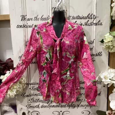 Alannah Hill Brand! 100% SILK FLORAL LONGSLEEVE SHIRT W/ NECKTIE ACCENT! Womens  Size 14 Floral Top / Long Sleeve Shirt Floral / Pattern / Pink  