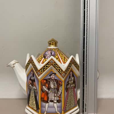 Vintage Sadler England 'King Henry VIII & His Six Wives' Teapot