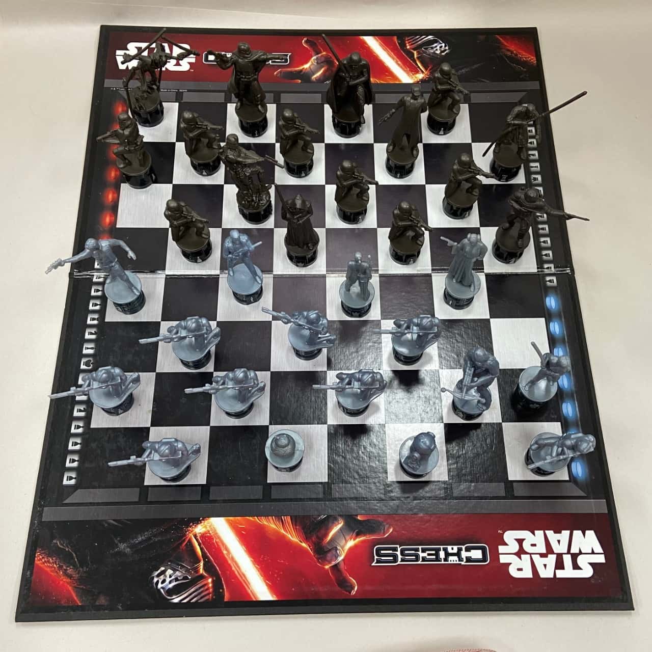 Star Wars Chess - Disney Hasbro Gaming - Ages 8+(s)