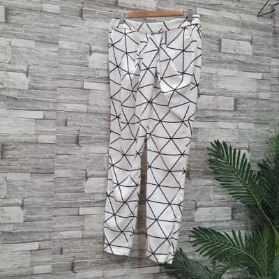 Cameo Womens  Size XS Ankle Length Pants Black  / White 