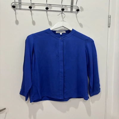 Perri Cutten Womens  Size 8 Button Up Top Blue 