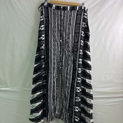 Crossroads Womens  Size 14 Maxi Skirt Pattern 