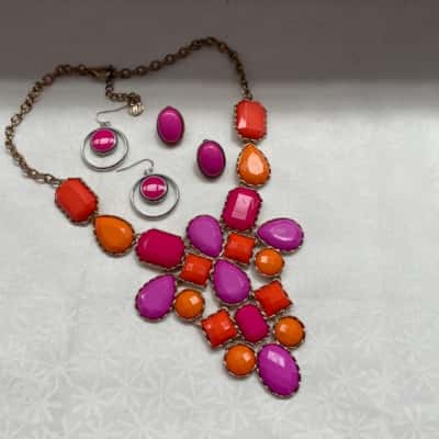  Women’s Costume Necklace & 2 Pair Earrings Pack 