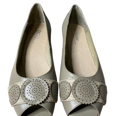 Gamins Taupe Leather Slip On Flats Size 39