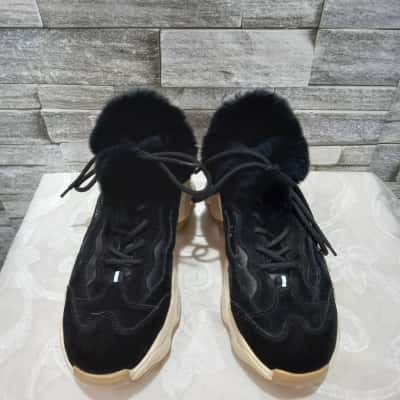 UGG Womens  Size 9 Sneakers Black  / Cream 