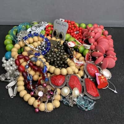 Assorted bag of jewellery LARGE (15)