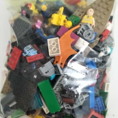1kg approx assorted lego - B