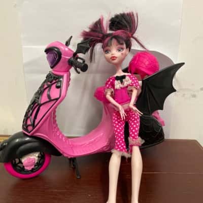 Monster High Vamptastic Scooter Dracula Doll 