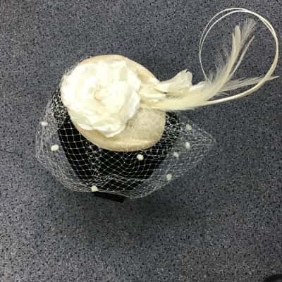 Gregory Ladner Womens  One Size Beige Straw, Net, Flower & Feather Fascinator