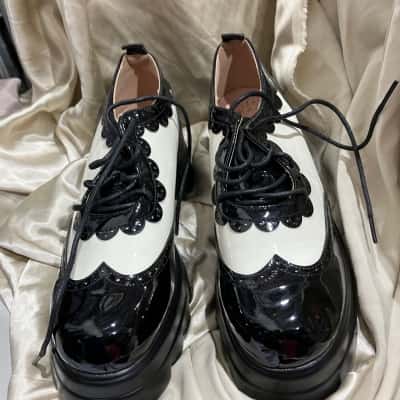 Shein Womens  Size 39 Platforms Black  / Cream 