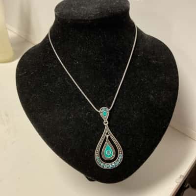  Womens Necklace Green / Silver tones