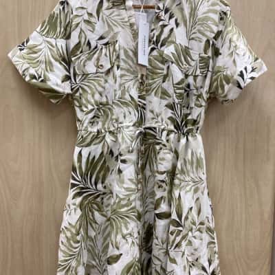 Forever New Womens  Size 6 Casual Dress Floral / Khaki  1