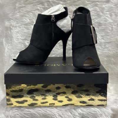  Womens  Size 7.5 Heels Black  / Silver 