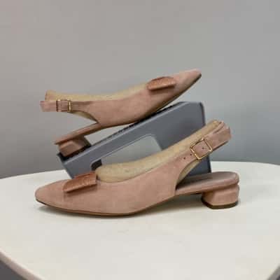 Django & Juliette  Womens  Size 9 - 9.5 Suede Leather Sandals Pink  