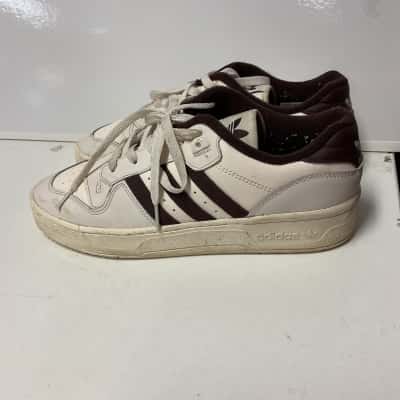 Adidas Mens  Size US10 Sneakers Brown / White 