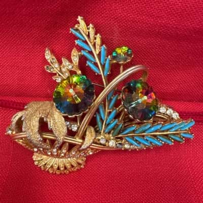  Women’s Vintage Exquisite  Gold Plated Floral Basket Brooch 