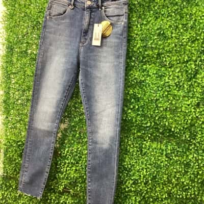 Neuw Womens  Size 11 High-Waisted Jeans Blue 