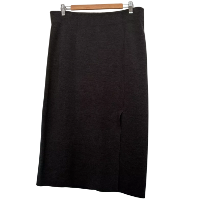 Signature Size 14 Black Skirt 