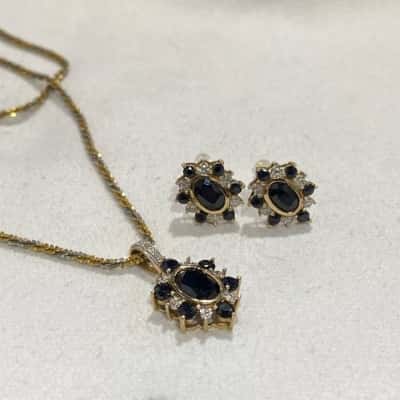  Womens Necklace & Earrings 9K yellow gold set - Pendant and earrings set with blue and white stones