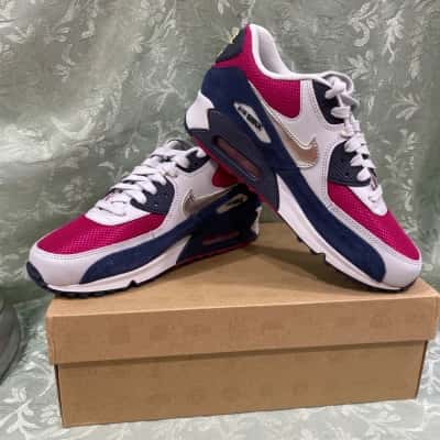Nike Womens  Size 8.5 Sneakers Navy Blue / Pink  / White 