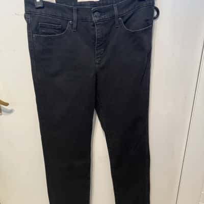 Levis Womens  Size 28 Slim Fit Jeans / Stretch Jeans Black  