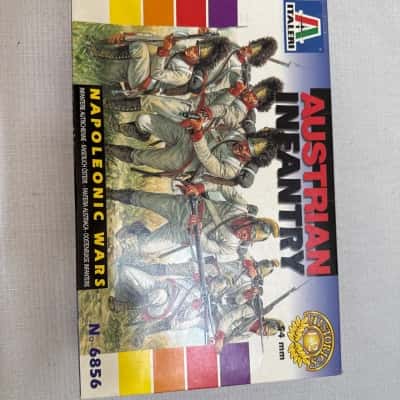 collectible Italeri Austrian Infantry model kit from the Napoleonic Wars series,Contains 16 unpainted plastic soldier figures, Austrian line infantry from the period of approximately 1799-1815(B26)