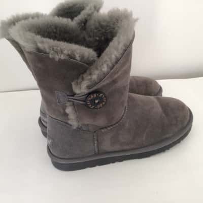 EverUGG Womens  Size 8 Boots Grey Mid Leg Sheepskin Boots