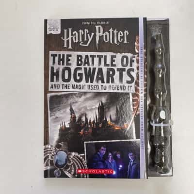 Wizarding World Harry Potter The Battle Of Hogwarts And The Magic Used To Defend It Book
