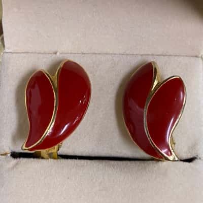 Womens Vintage Gold Tone and Red Enamel Clip On Earrings
