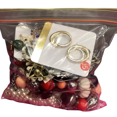  Assorted bag of jewellery (5)