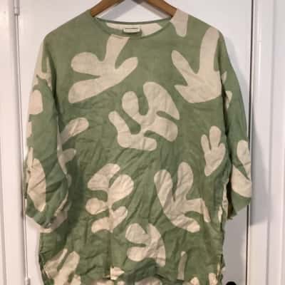 Zulu & Zephyr top  Size 8 Beige / Cream / Green 