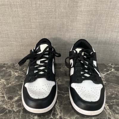 Nike Womens  Size 7 Sneakers Black  / White 