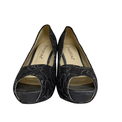  Womens  Size 7 Heels Black  