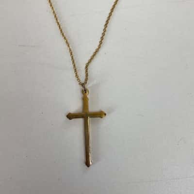 Gold Tone Cross Pendant With Delicate Necklace 