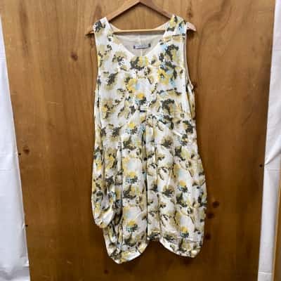 The Ark White/Patterned Sleeveless Dress Size L 