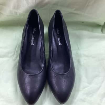 Blue Illusion Womens  Size 37 Heels Black  Sh
